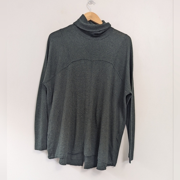 White+Warren Green Lightweight Knit Turtleneck Sweater - Picture 1 of 12